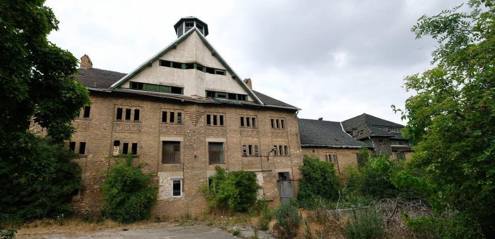 Die Würdeburg bietet einen mitleiderregenden Anblick.