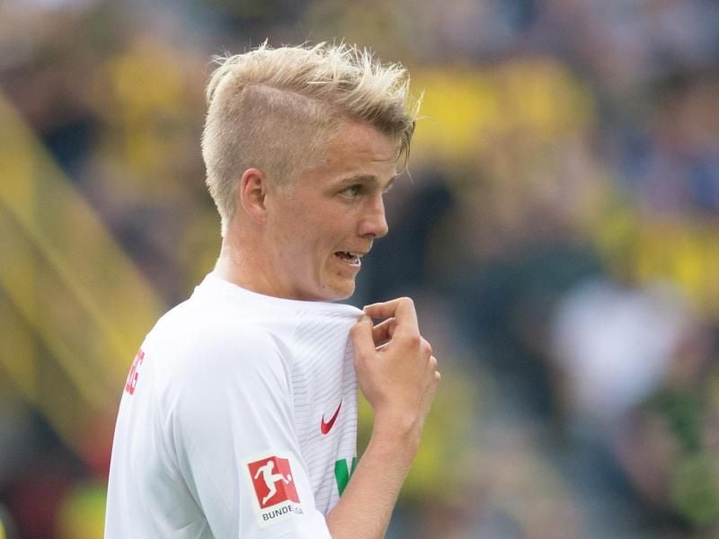 Wurde positiv auf das Coronavirus getestet: Felix Götze vom FC Augsburg. Foto: Bernd Thissen/dpa