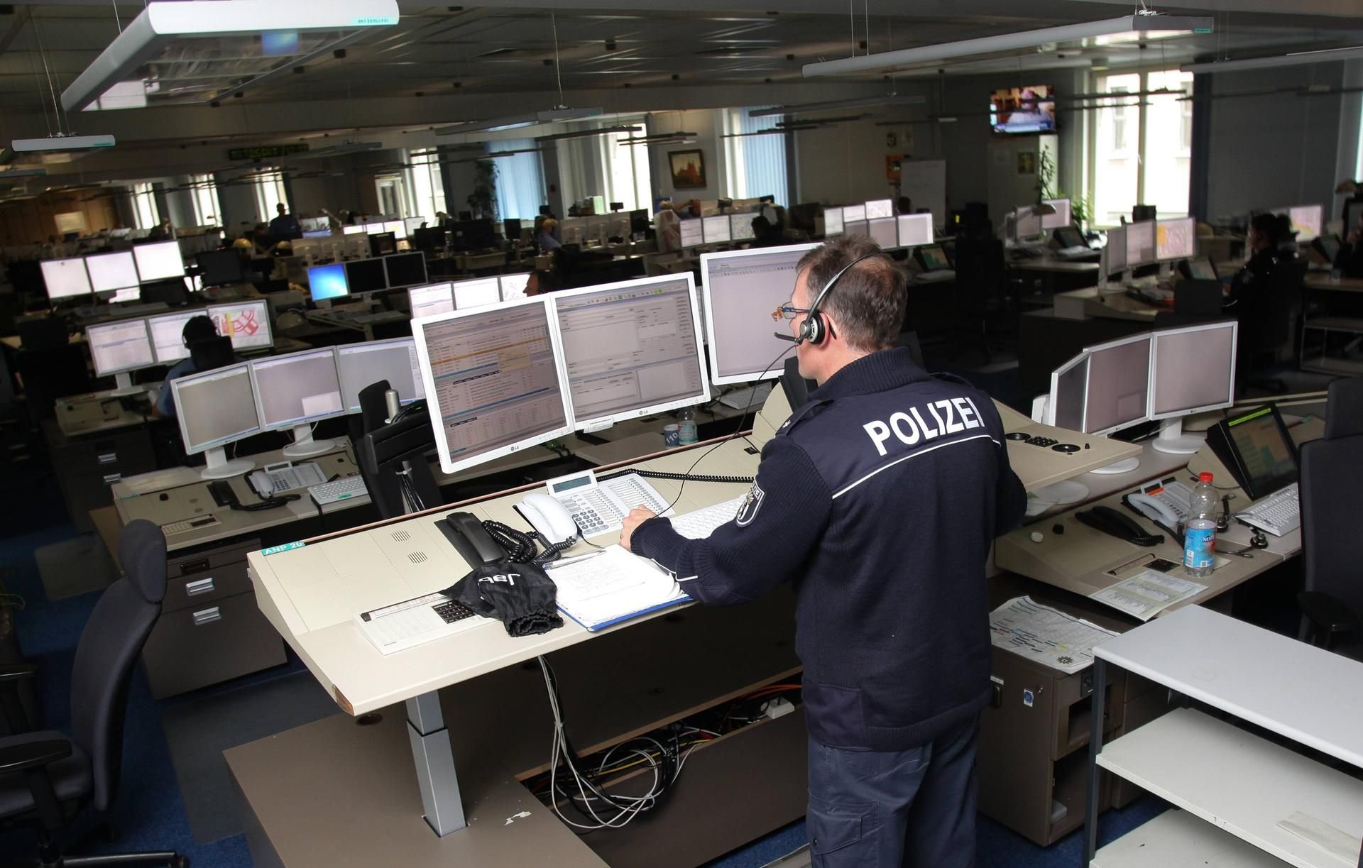 Eine Notrufleitstelle der Polizei