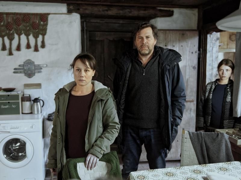 Franziska Tobler (Eva Löbau, l) und Friedemann Berg (Hans-Jochen Wagner) ermitteln im Schwarzwald. Foto: Benoit Linder/SWR/ARD