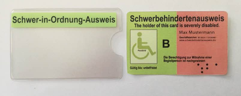 Alter Ausweis, neue Aufschrift: Die Hülle macht’s möglich.
