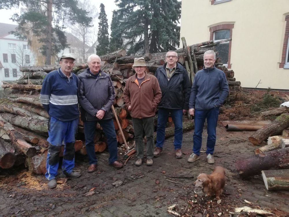 Die Waldbesitzer Christian Zimmermann (von links), Klaus Beer, Heinz Köhler, Günter Seydel und Dietmar Kühling finden, dass sie zu wenig von der Politik unterstützt werden.