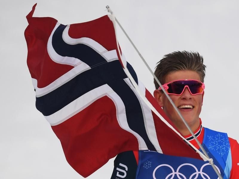 Dem norwegischen Langläufer Johannes Hoesflot Kläbo ist mit seiner Olympia-Ausbeute zufrieden. Foto: Hendrik Schmidt