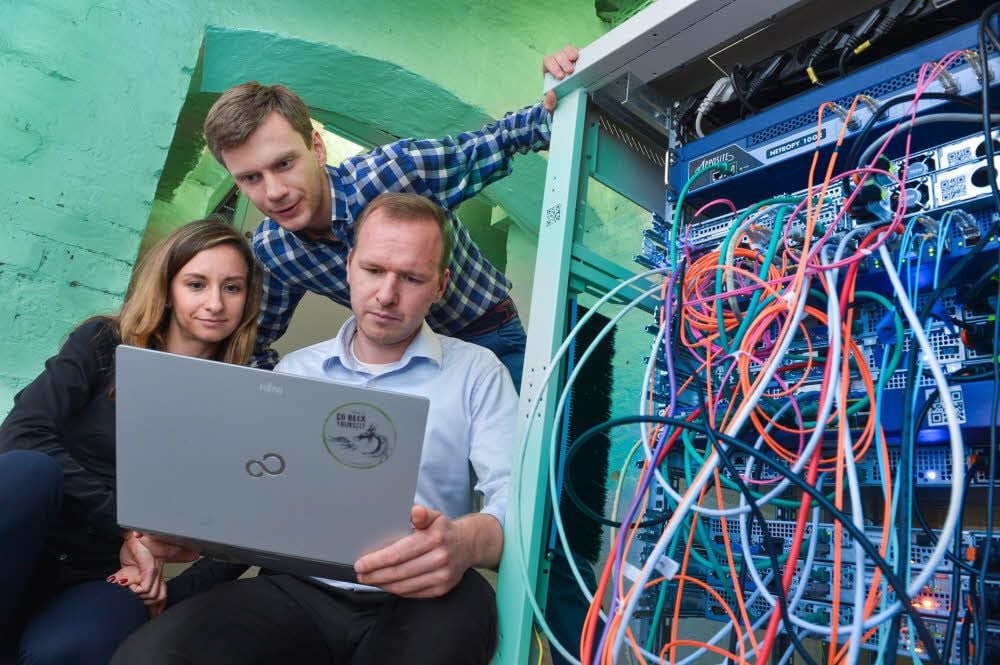 Irina Fedotova, Sergii Maksymov (Mitte) und Dmitry Kachan forschen für schnelle Netzwerkverbindungen.