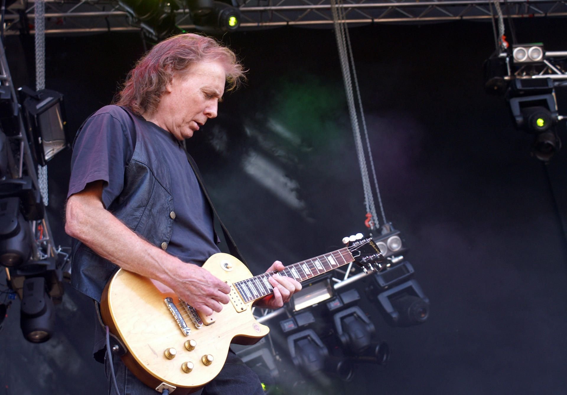 Der ehemalige Motörhead-Gitarrist "Fast" Eddie Clarke steht mit seiner Band Fastway am 09.06.2007 beim Sweden Rock Festival in Sölvesborg (Schweden) auf der Bühne.