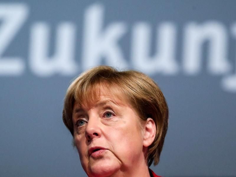 Angela Merkel beim CDU-Parteitag: „Wer das Volk ist, das bestimmt bei uns noch immer das ganze Volk, das bestimmen wir alle. Und nicht ein paar wenige, und mögen sie auch noch so laut sein.” Foto: Kay Nietfeld