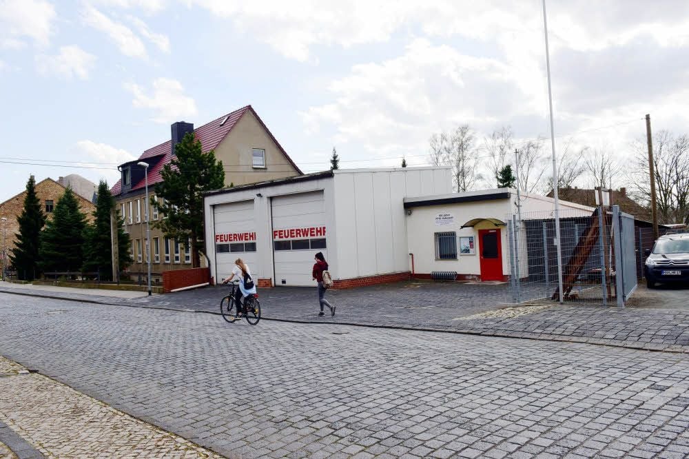 Das bestehende Feuerwehrgebäude in Volkstedt ist zu klein und in mangelhaftem Zustand.