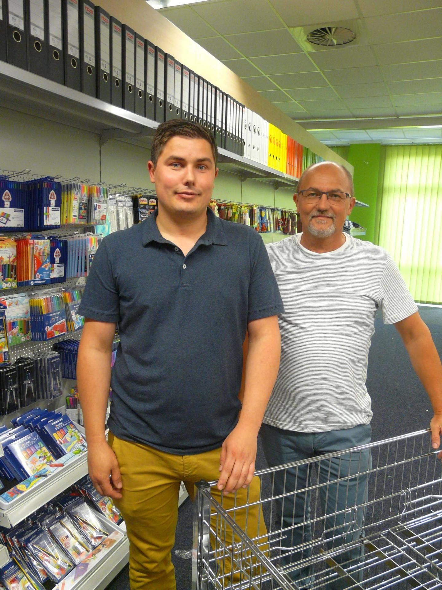 Tobias und Dieter (rechts) Sendobry eröffnen am 8. Juli in der Juri-Gagarin-Straße in Sangerhausen einen Laden für Schulbedarf.