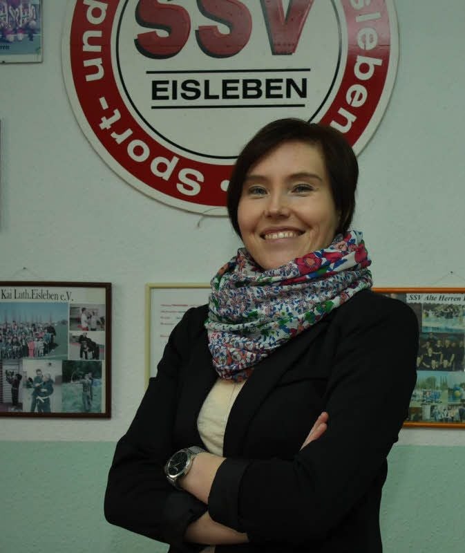 Julia Kannheiser im Büro des SSV Eisleben.