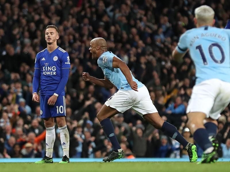 Vincent Kompany (M) hat das 1:0 für Manchester City gegen Leicester erzielt und jubelt. Foto: Martin Rickett/PA Wire
