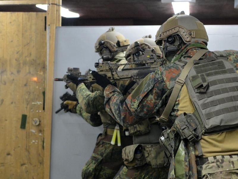 Soldaten trainieren in Calw auf dem Kasernengelände des Kommandos Spezialkräfte (KSK).