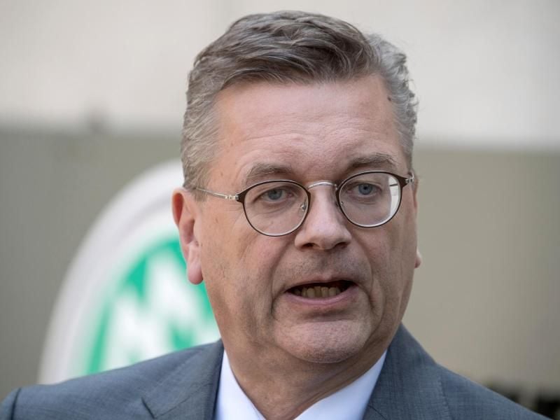 Hat der harschen Kritik von Mesut Özil widersprochen: DFB-Präsident Reinhard Grindel. Foto: Boris Roessler