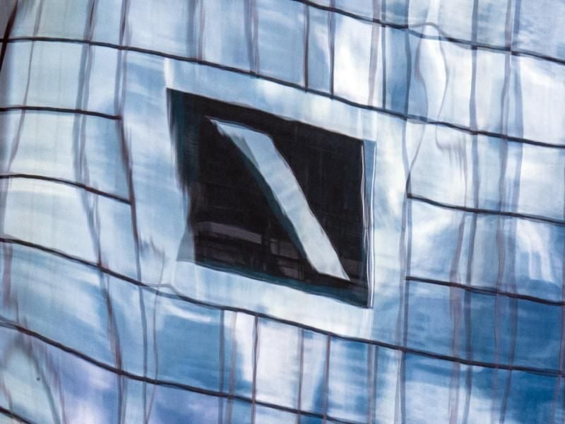 Die Deutsche Bank gibt Details zu ihrem überraschend guten Start ins Jahr 2020 bekannt. Foto: Boris Roessler/dpa