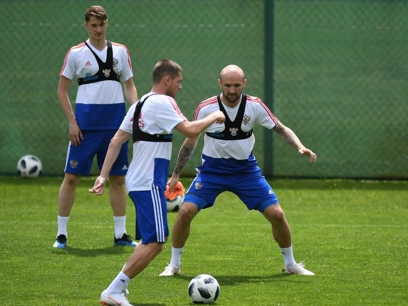 Fehlt im finalen WM-Aufgebot von Gastgeber Russland: Ex-Bundesliga-Profi Konstantin Rausch (r). Foto: Alexander Vilf/Sputnik