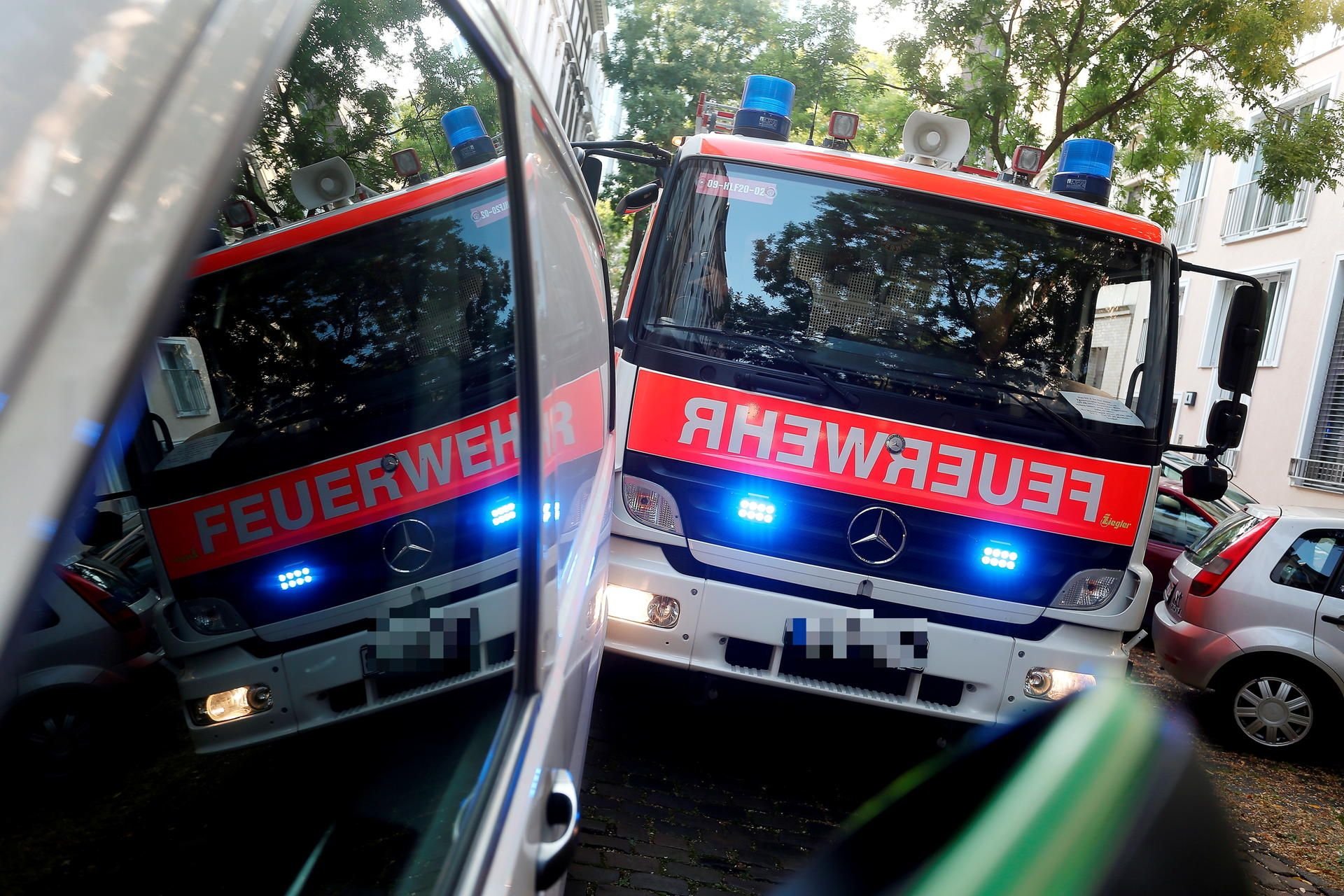 Immer wieder blockieren Falschparker Rettungskräfte im Einsatz – wie neulich auch in Neukirchen in Sachsen, was Bürgermeister Sascha Thamm zu einem Wut-Post auf Facebook veranlasste.
