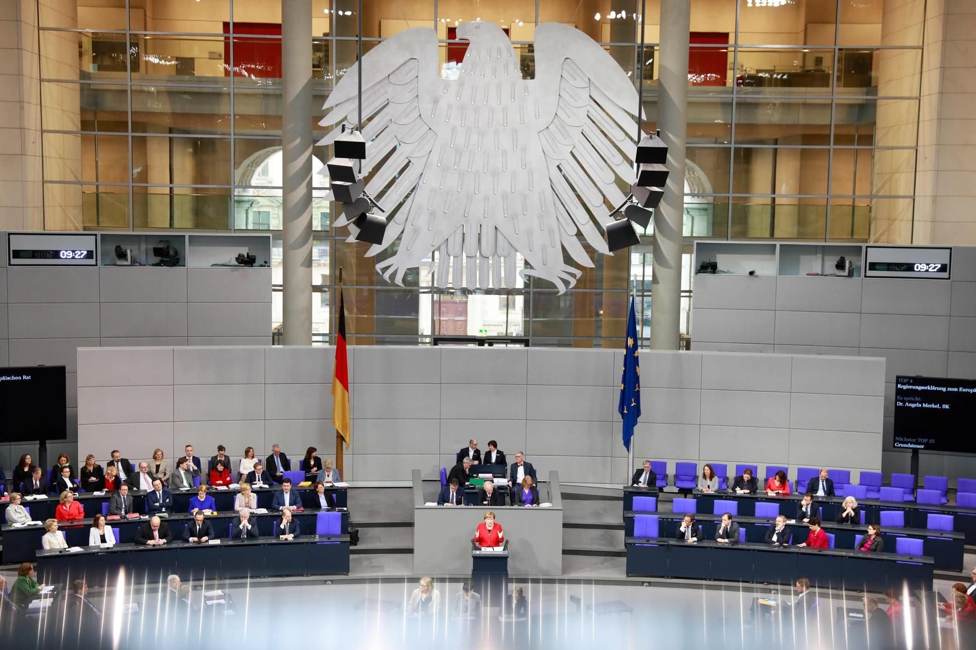 Regierungsmitglieder erhalten ab April mehr Geld. (Symbolbild)