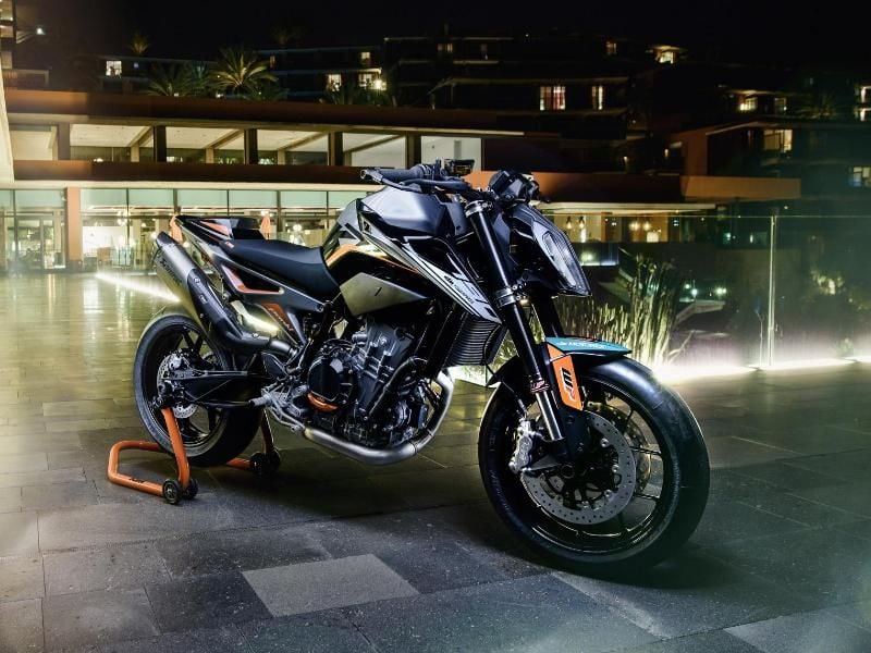 Premiere für KTM: In der 77 kW/105 PS starken 790 Duke arbeitet der erste Reihenzweizylinder des österreichischen Herstellers. Foto: KTM