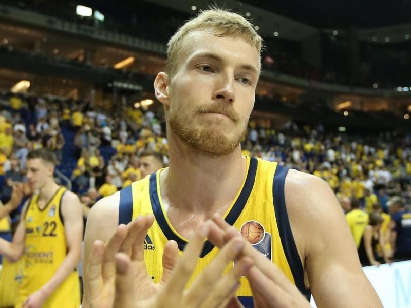 Hat bei ALBA Berlin um zwei weitere Jahre verlängert: Niels Giffey. Foto: Andreas Gora