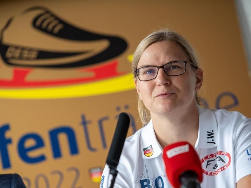 Jenny Wolf ist die neue Bundestrainerin der Eisschnellläufer. Foto: Christophe Gateau/dpa
