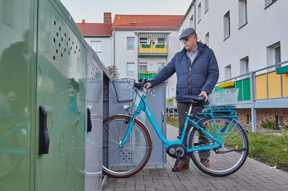 Günther Fritsche ist einer der Mieter, der auf seine Fahrradgarage nicht mehr verzichten möchte.