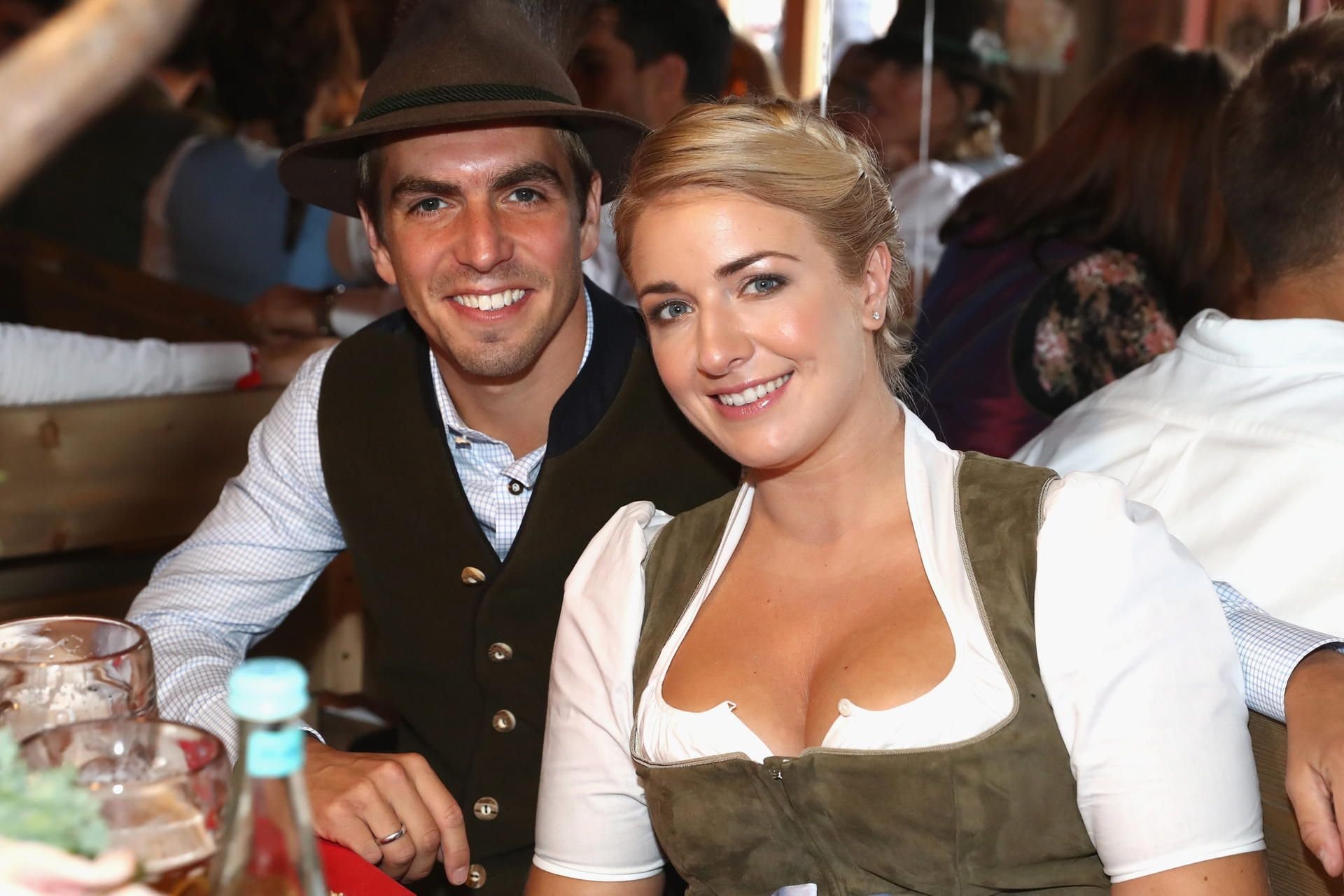 Weltmeister-Kapitän Philipp Lahm und seine Ehefrau Claudia haben dieser Tage allen Grund zur Freude.