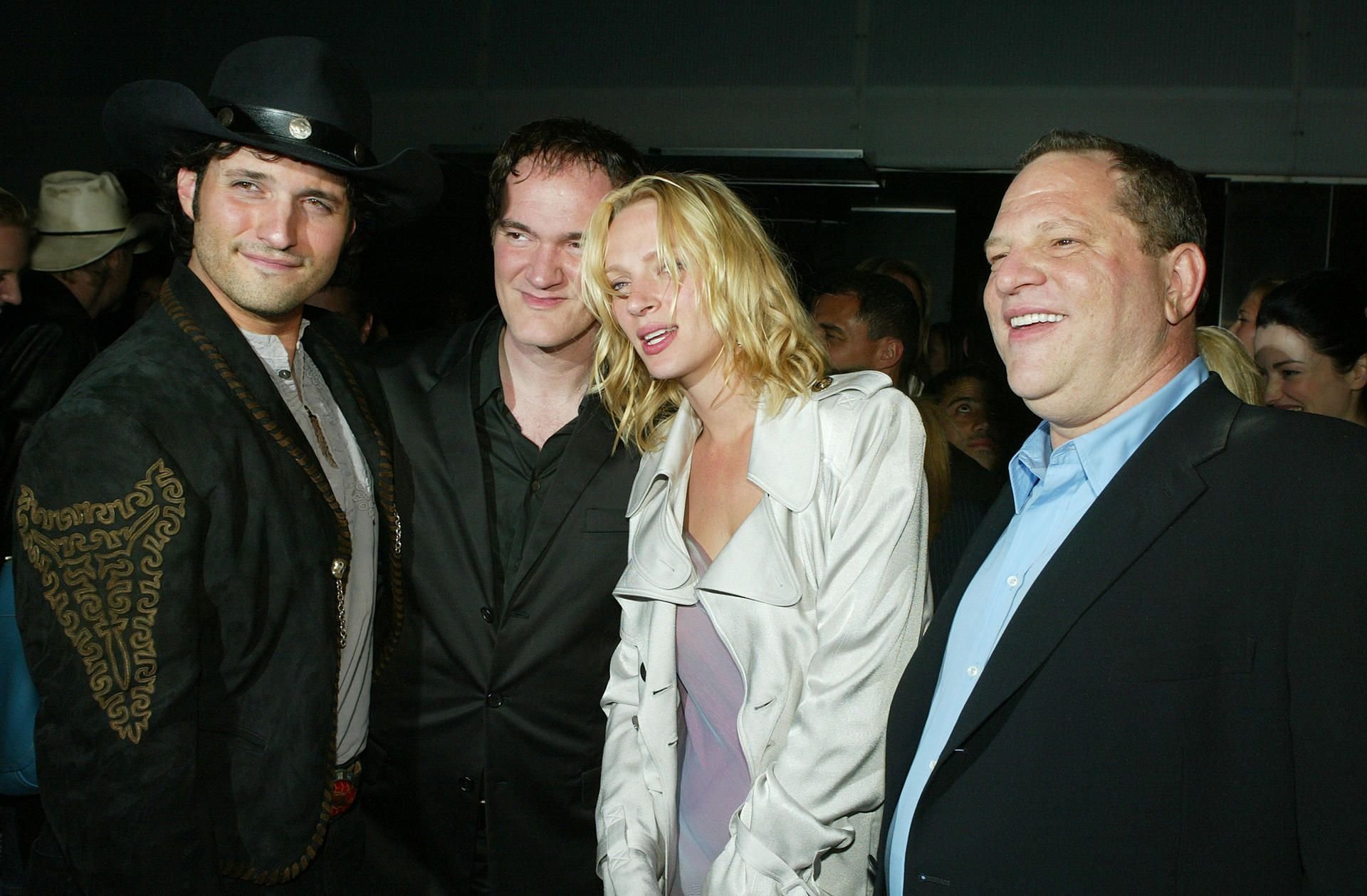 Quentin Tarantino, Uma Thurman und Harvey Weinstein 2004 in Los Angeles.