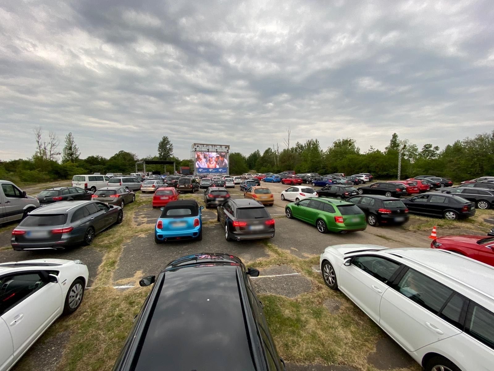 „Film ab“ hieß es am Mittwoch zur Autokino-Premiere in Dessau.