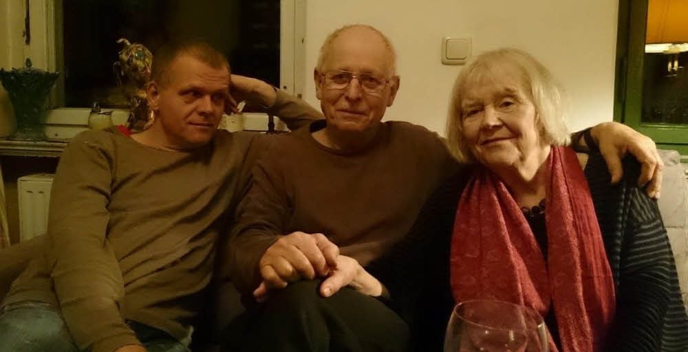 Familienbild: Wasja Götze mit seiner Frau Inge und Sohn Moritz in seinem Haus in Giebichenstein