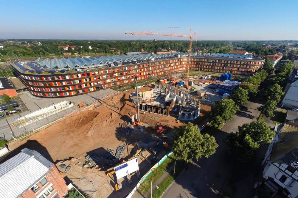 Der am Ende viergeschossige Neubau soll Platz bieten für 102 Büroarbeitsplätze.