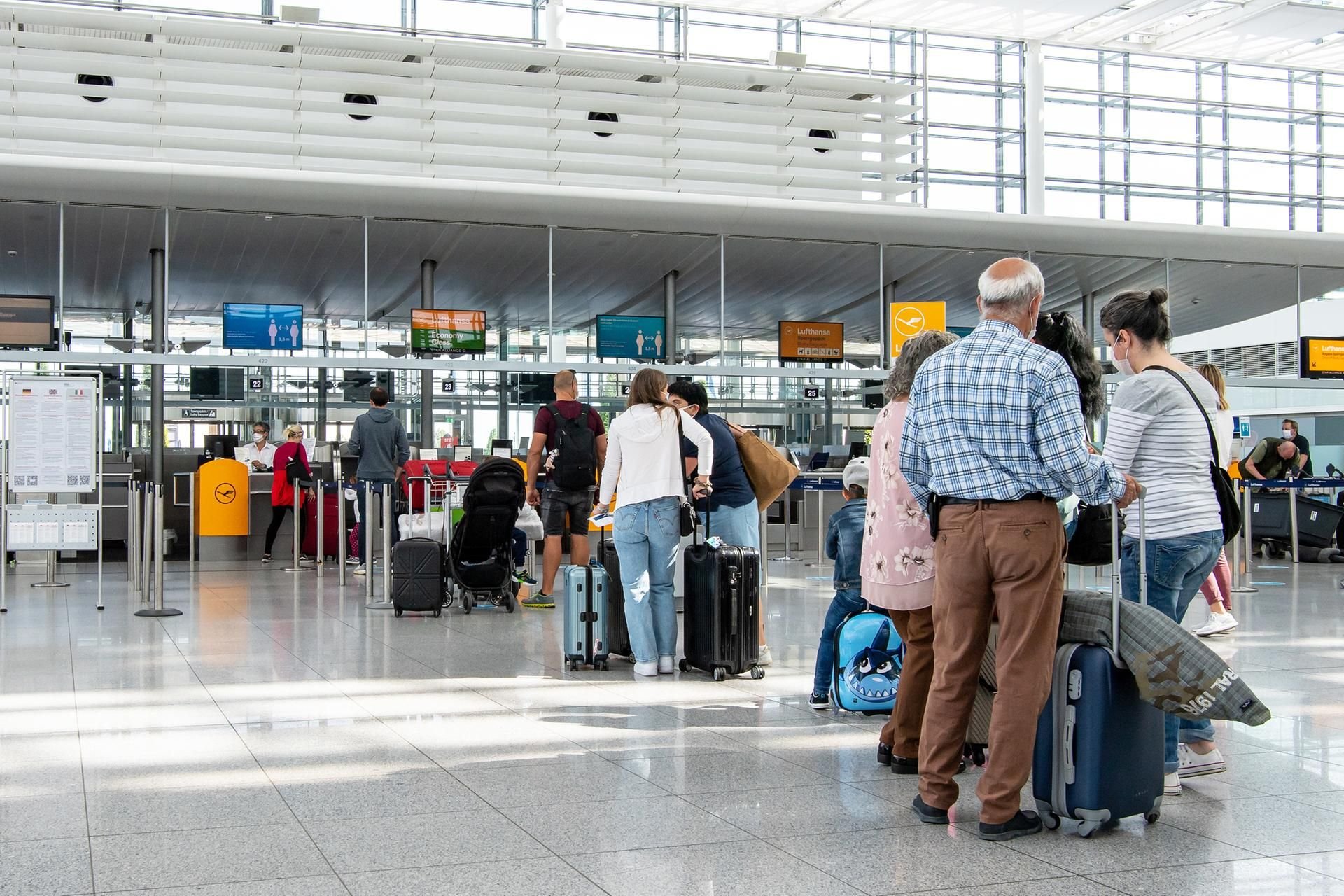 Reisen im Ausnahmezustand: Wer sich auf den Weg ins Ausland macht, sollte sich auch mit Versicherungsfragen befasst haben. (Symbolbild)