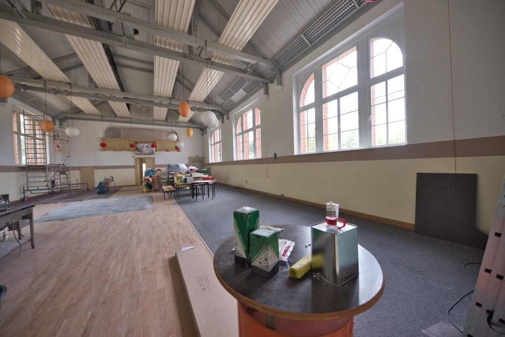 Aus der ehemaligen Turnhalle in Ballenstedt wird ein Veranstaltungssaal, der auch für private Feiern genutzt werden kann.