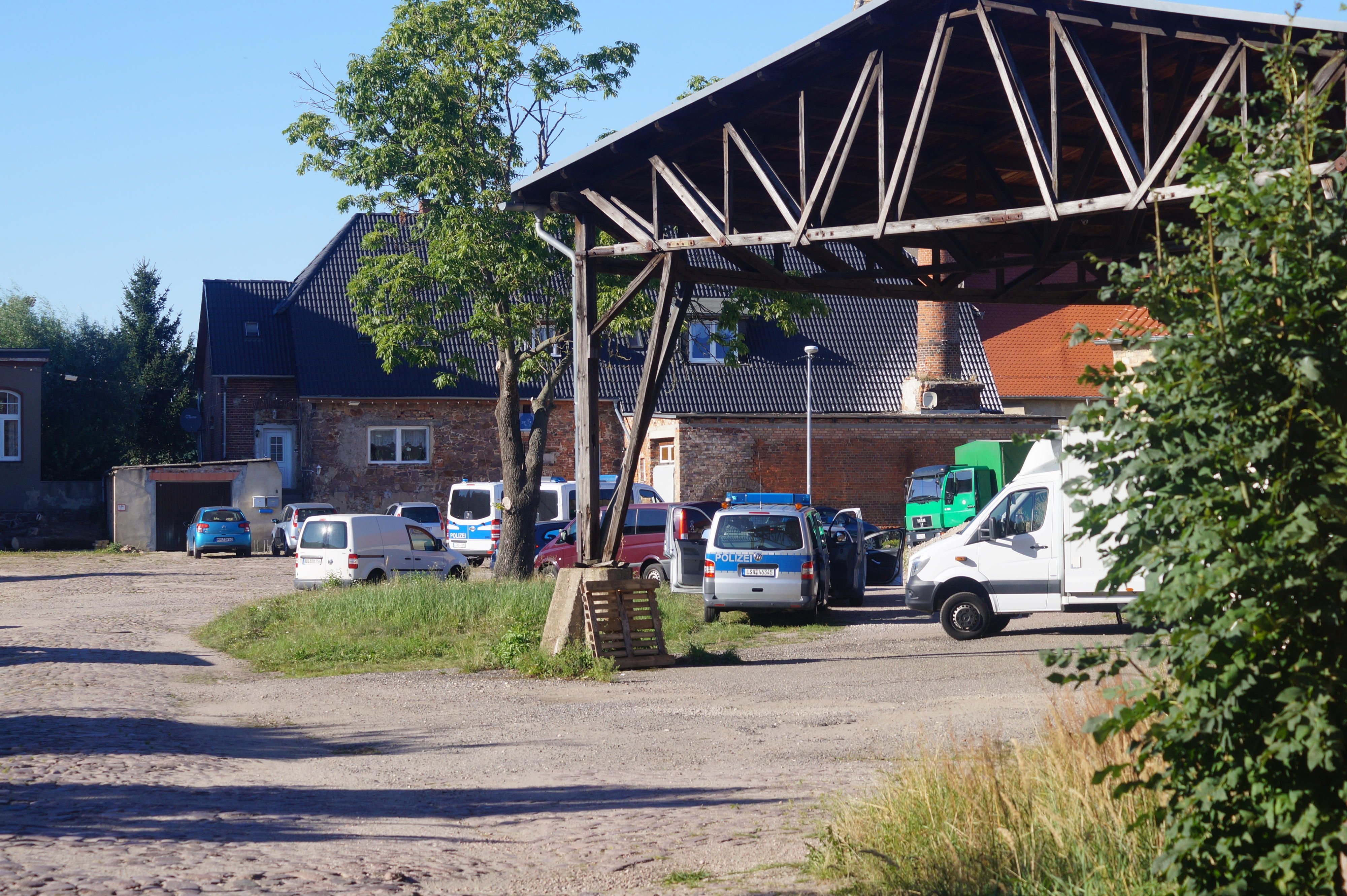 Großes Polizeiaufgebot in Reuden.
