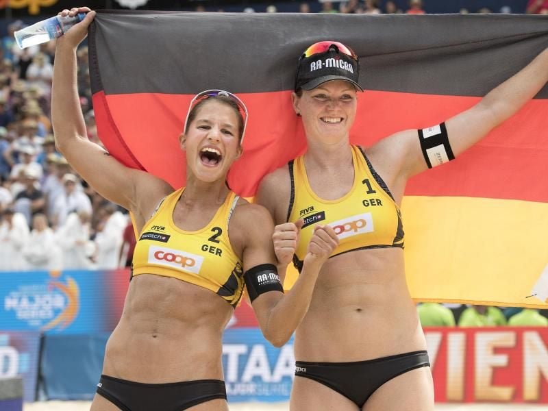 Chantal Laboureur (l) und Julia Sude bilden ab sofort ein weiteres Beach-Nationalteam. Foto: Anthony Anex