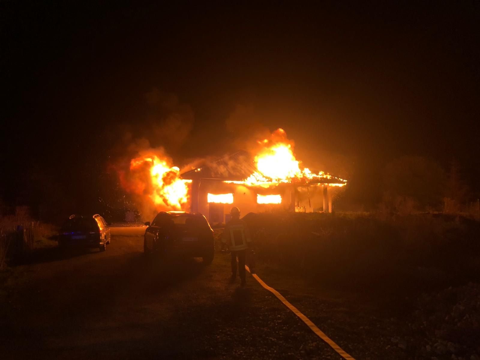 Das Feuer in Cattenstedt konnte am frühen Morgen gelöscht werden.
