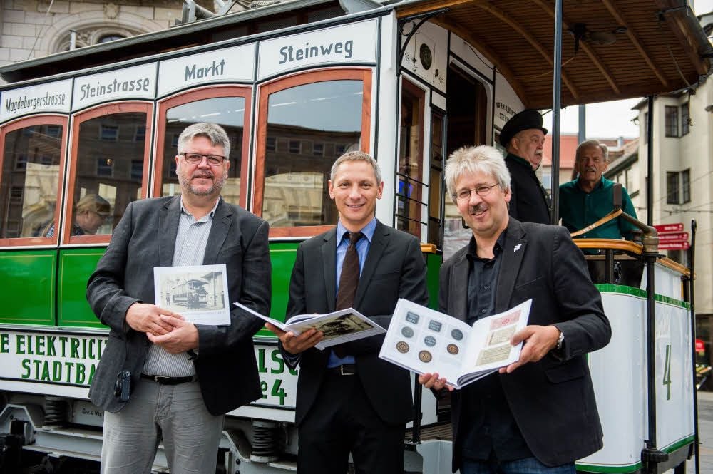 Echte Buchmacher: Verleger Janos Stekovics, Havag-Vorstand Vinzenz Schwarz und Stadtarchivar Ralf Jacob (von links).