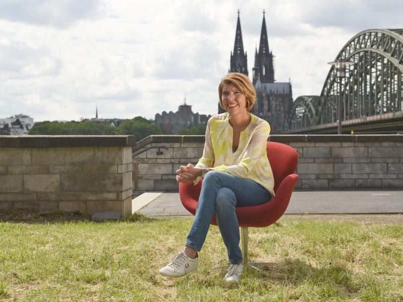 Bettina Böttinger und der Kölner Dom. Foto: Henning Kaiser