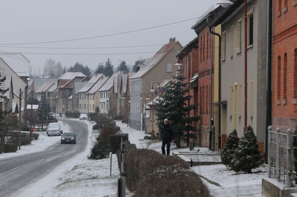 Blick in die Hauptstraße des Ortes. Mit heute knapp 800 Einwohnern weist Lossa eine beachtliche Größe auf.