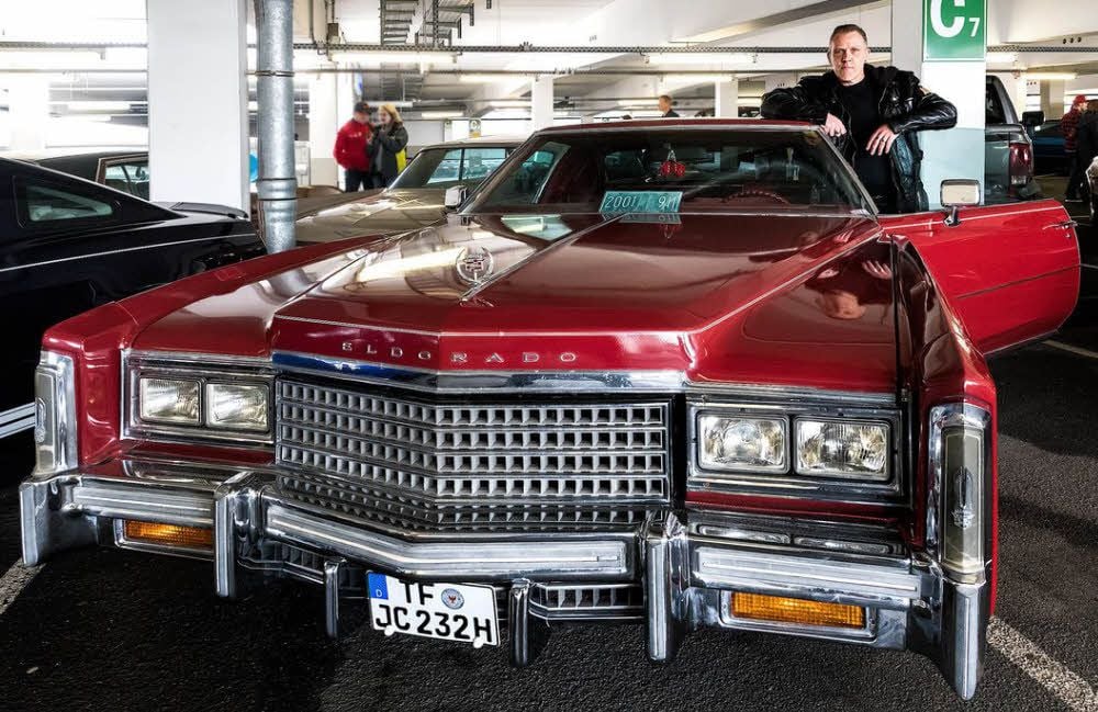Guido Böttcher war mit seinem 1978er Cadillac aus Luckenwalde nach Günthersdorf gekommen. Böttcher moderierte die Car-Show auf Parkdeck C.