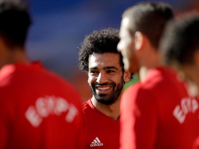 Der Einsatz des Ägypters Mohamed Salah (M) gegen Uruguay entscheidet sich erst kurz vor dem Spiel. Foto: Natacha Pisarenko/AP