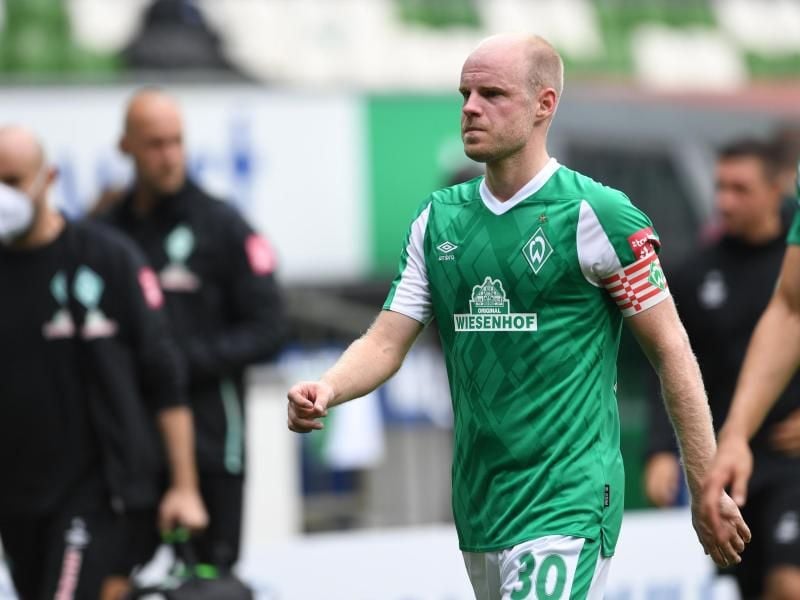 Werder Davy Klaassen auf dem Weg in die Halbzeit: Den Vizekapitän Klaassen zieht es zu Ajax Amsterdam. Foto: Carmen Jaspersen/dpa