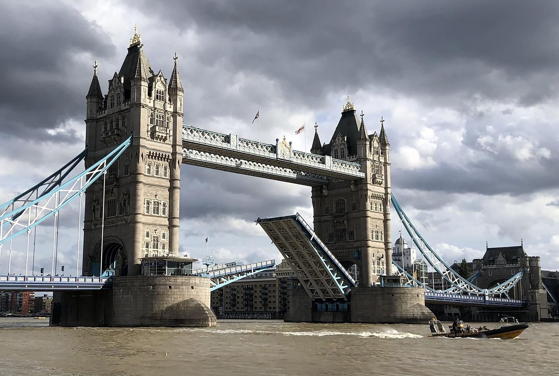 Die Tower Bridge war nach dem Defekt für mehrer Stunden nicht passierbar.
