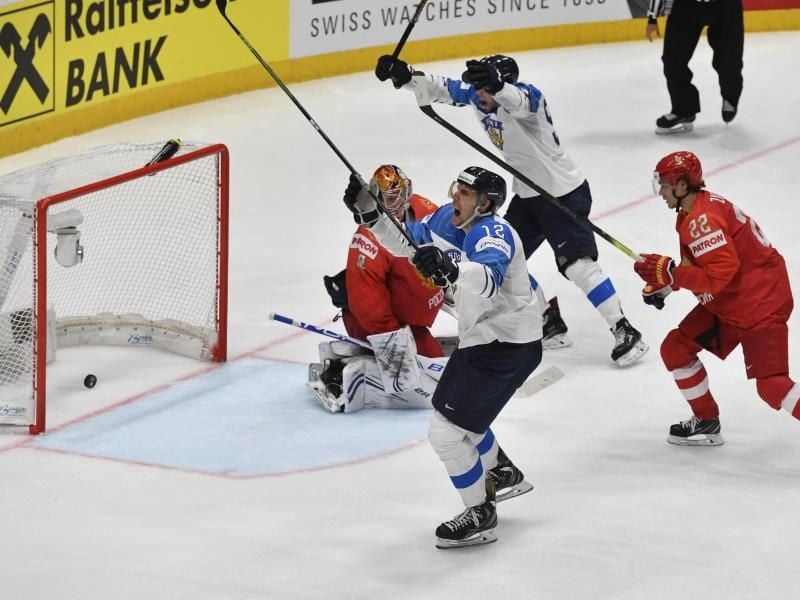 Marko Anttila (Nr. 12) schoss Finnland gegen die Russen ins WM-Finale. Foto: Vít Šimánek/CTK