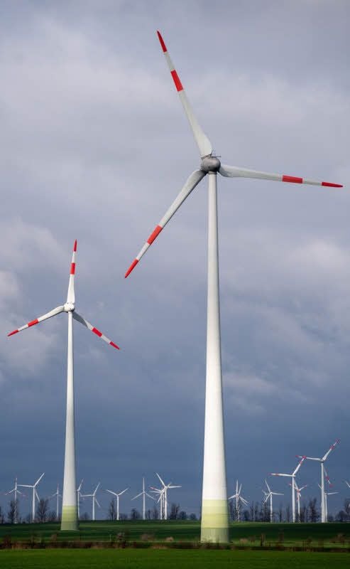 Kraftvoll, sauber: Aus Wind soll im Revier grüner Wasserstoff werden.