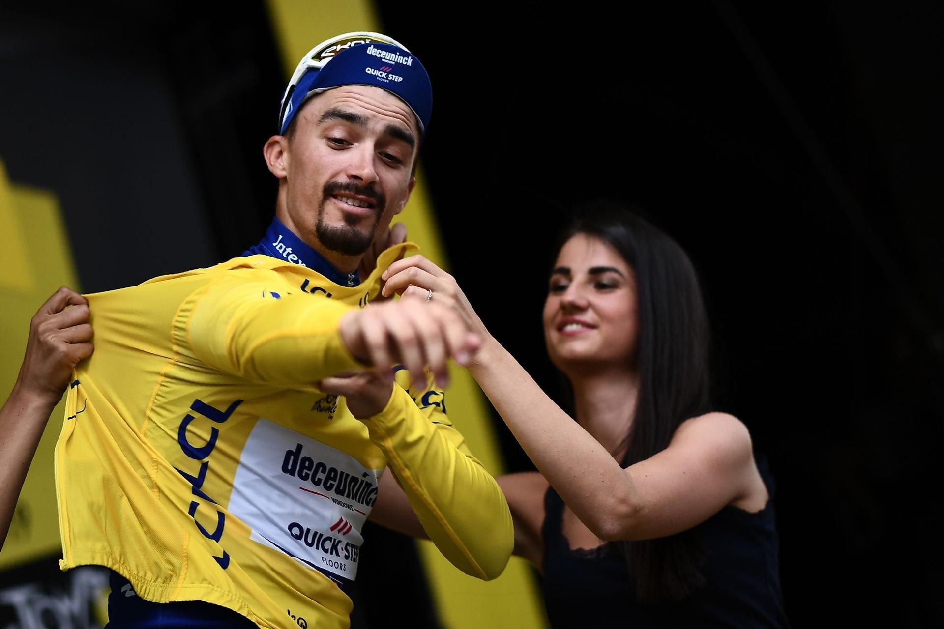 Julian Alaphilippe trägt bei der Tour de France das Gelbe Trikot des Gesamtführenden.