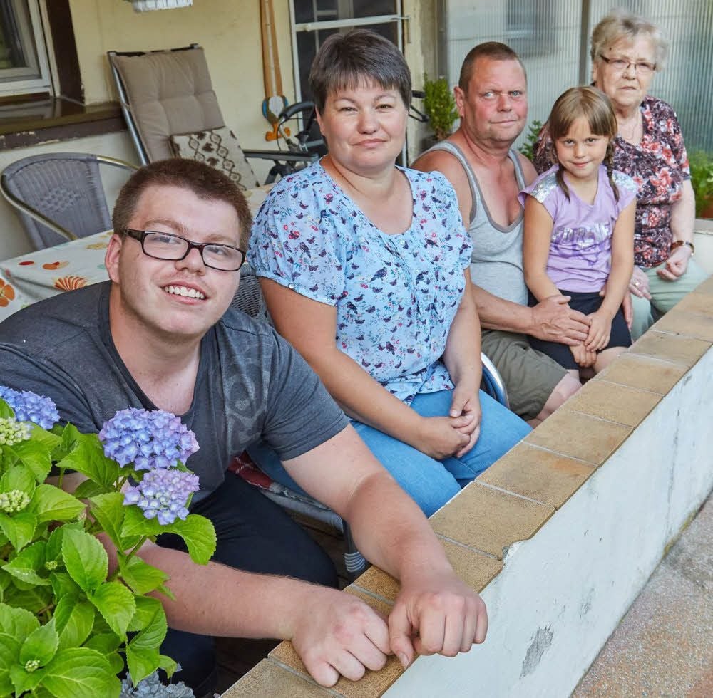 Haben die schwere Zeit der Flut gut überwunden: Florian Knopf (von links), Andrea Knopf, Dirk Wagner, Sophia Knopf und Inge Knopf.