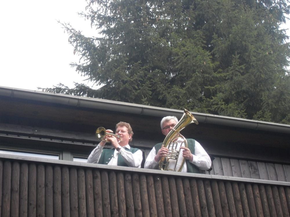 Ulf Knopf und Romano Ühre (li.) musizieren seit 25 Jahren als Akener Musik-Duo.