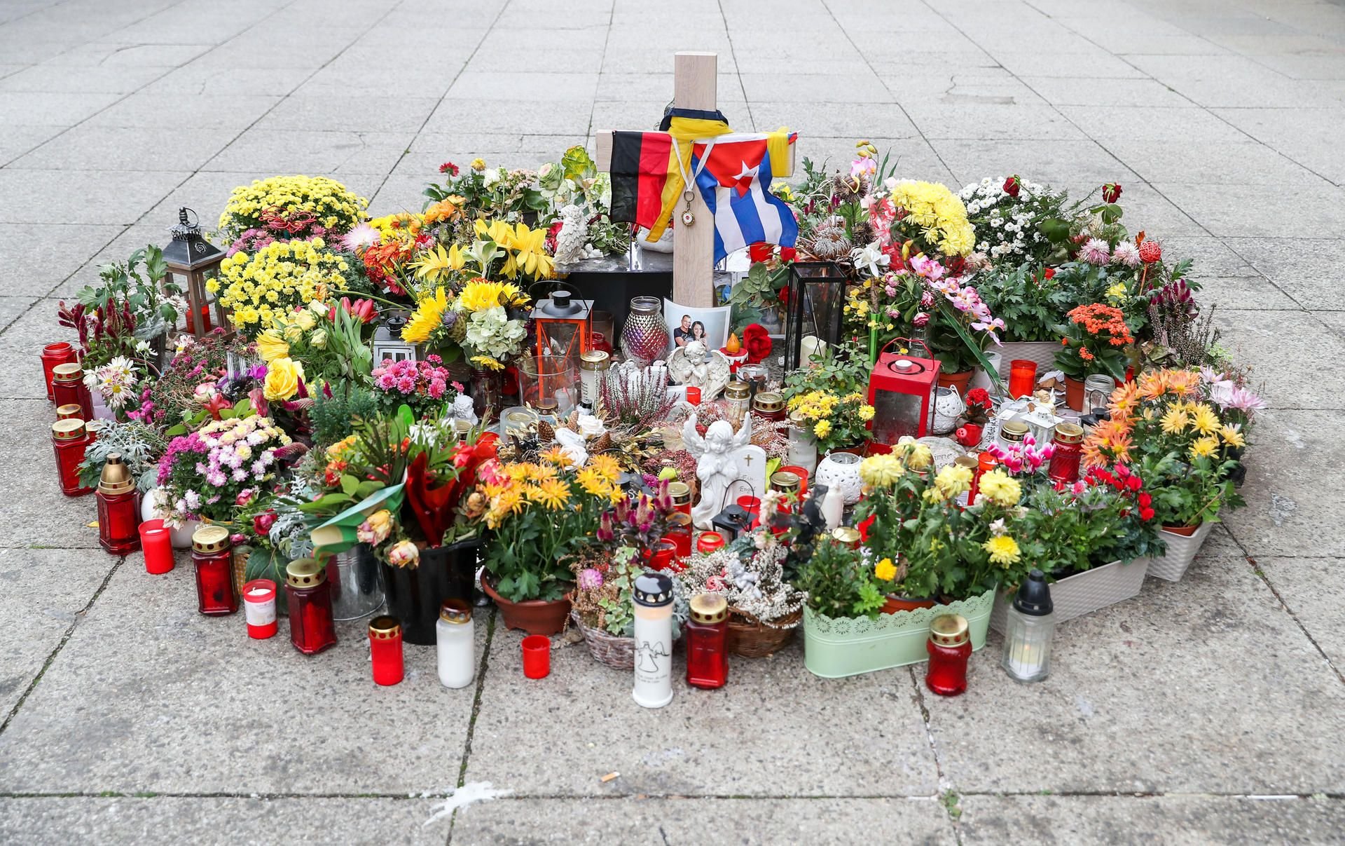 Daniel H. war im August 2018 bei einer Messerattacke getötet worden. Einer der ursprünglich Verdächtigten klagt jetzt die Justiz an.