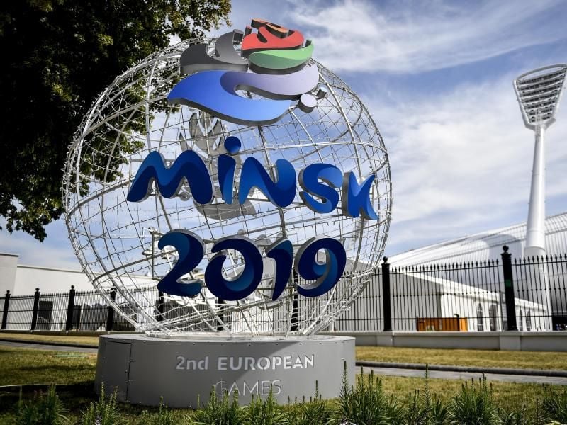 Das offizielle Logo der Europaspiele 2019 auf einer Kugel in Minsk. Foto: Dirk Waem/BELGA
