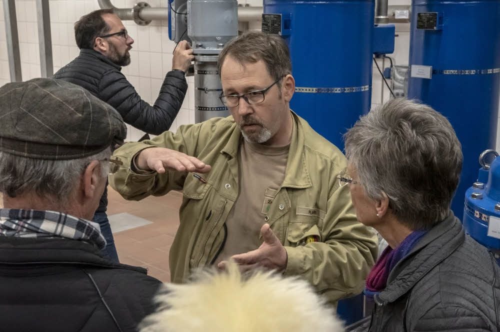 Roberto Stähr beantwortet Fragen der Besucher.