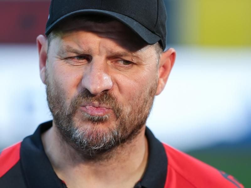 Paderborns Trainer Baumgart hält auch in der Ersten Liga an seinem schnellen, risikofreudigen Angriffsfußball fest. Foto: Friso Gentsch